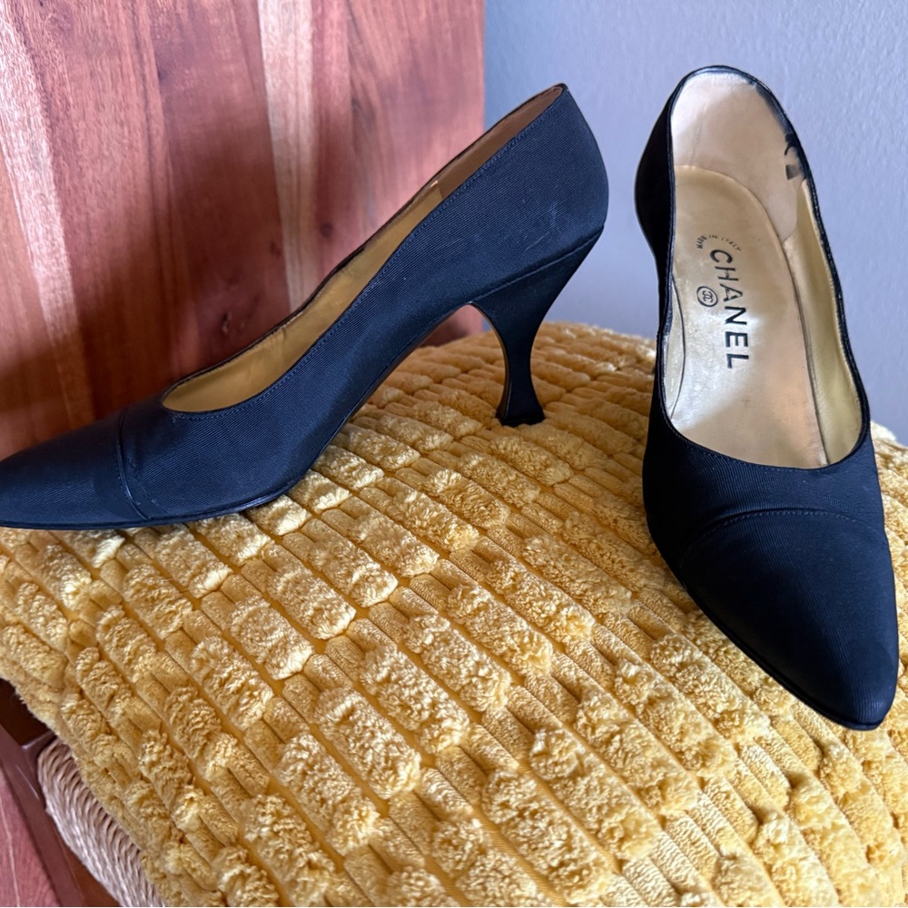 CHANEL Black Almond Pointed-Toe Fabric 3” Pumps 7.5 - Picture 2 of 11